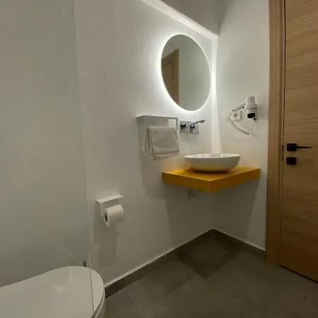 Ξενοδοχείο Tomsan & *