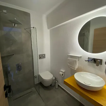 Tomsan & Ξενοδοχείο