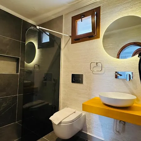 Tomsan & Akyaka Hotel *