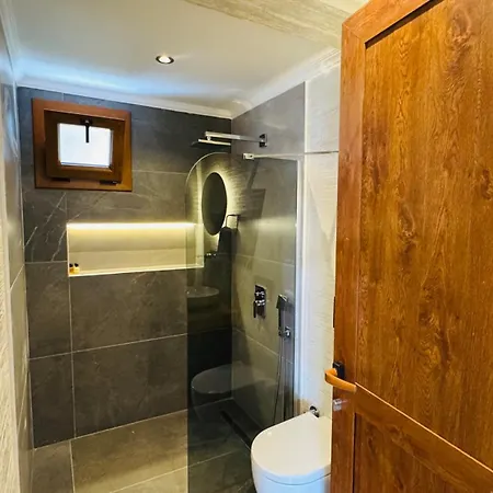 Tomsan & Ξενοδοχείο *