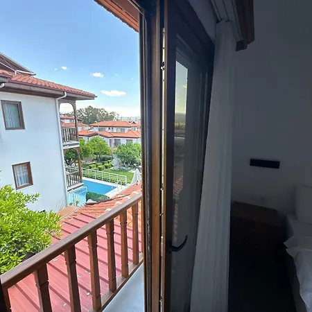 Tomsan & אקיאקה